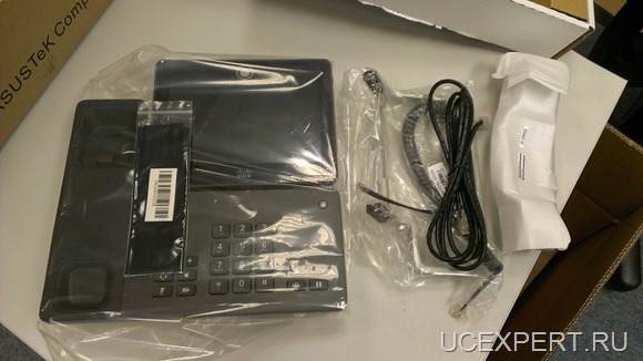 Cisco DX650. Упаковка и комплектация.