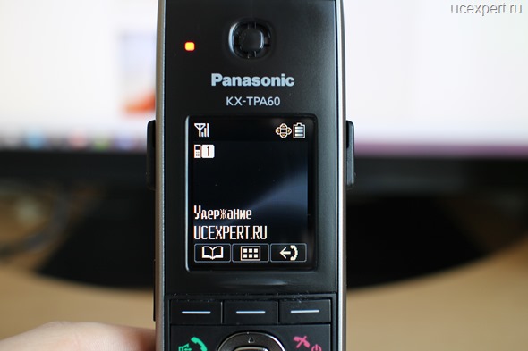 Рис. Удержание вызова. Экран Panasonic KX-TPA60
