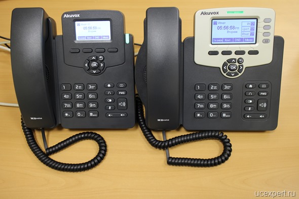 Рис. Телефоны Akuvox SP-R50 и SP-R53 установленные рядом